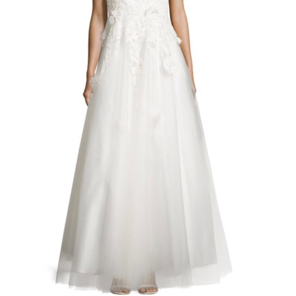 Neiman Marcus Teri Jon/Rickie Freeman wedding - Picture 2 of 8